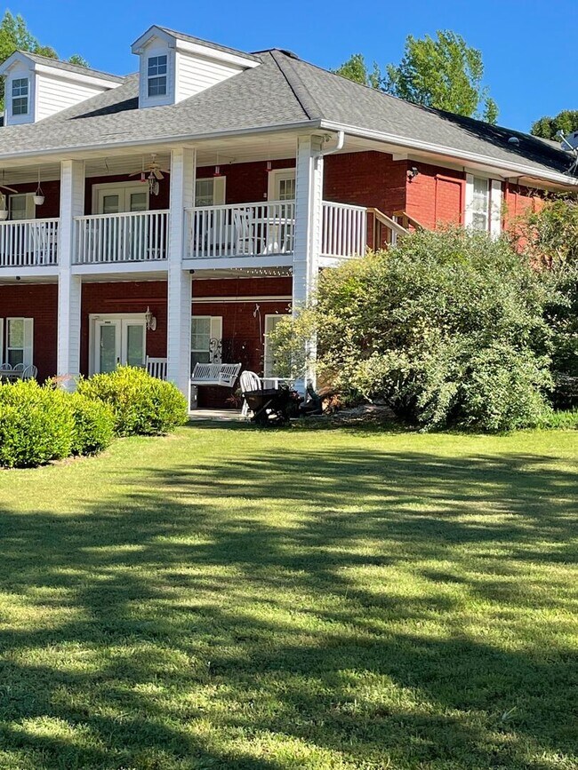 174 Schools Dr, Camden, TN 38320