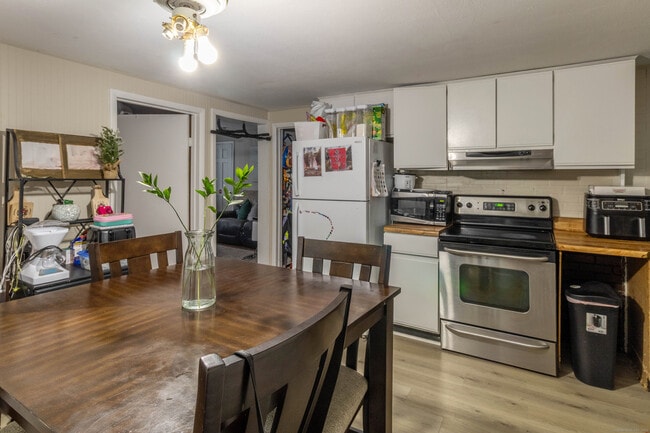 24 Rocky Hill Ave unit 2nd Floor, New Britain, CT 06051 - photo 6