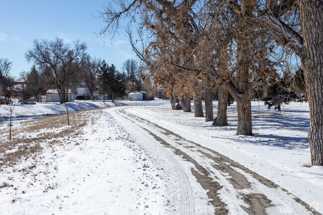 Westerly Creek Trail begins at Montview Park in North Aurora.