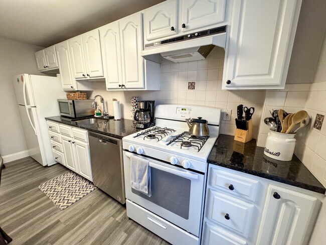 7 Harvard Square unit 3, Brookline, MA 02445 - photo 3