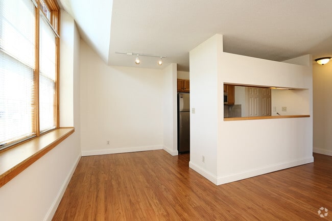 Woodrow Wilson Apartments, Middletown, CT 06457 - photo 7