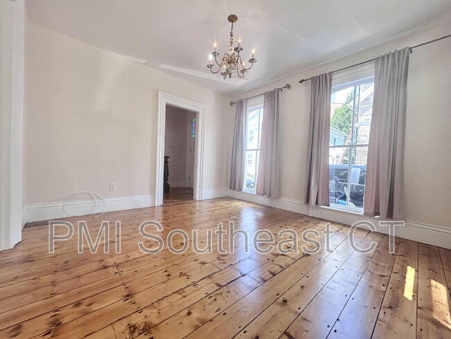 32 Starr St, New London, CT 06320 - photo 5