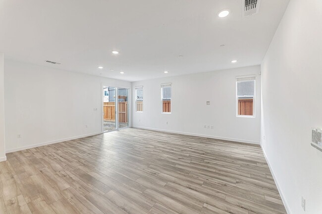 1566 N Central Pkwy, Mountain House, CA 95391 - photo 4