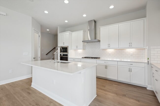 35617 Stableton Ln, Zephyrhills, FL 33541 - photo 2