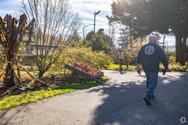 Visit the botanical garden when you are in Albertson in Albertson, NY.