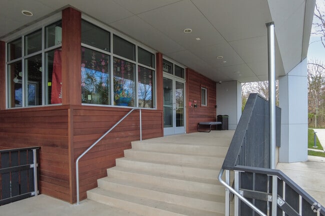 Loudoun School for the Gifted serves students of Loudoun County.