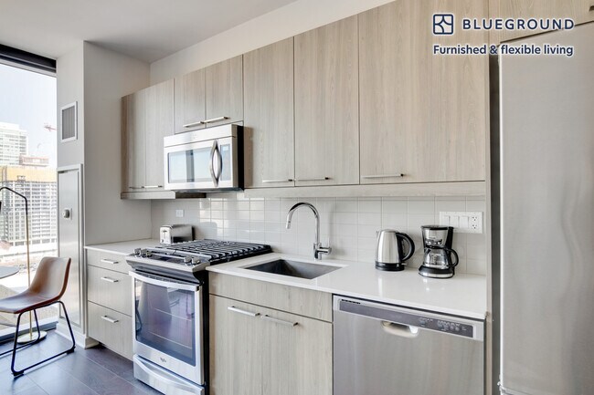 730 W Couch Place unit FL13-ID636, Chicago, IL 60661 - photo 7