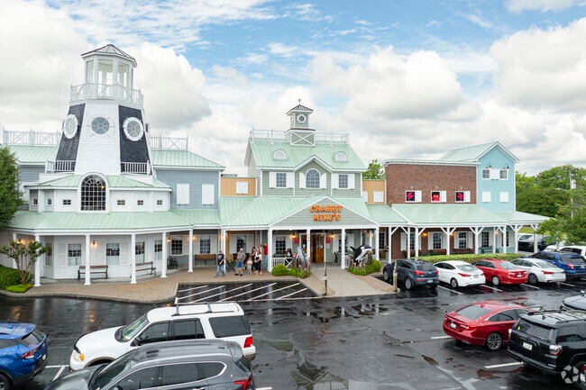 Feast on fresh seafood at Crabby Mike's in Surfside Beach, where coastal charm meets all-you-can-eat dining.