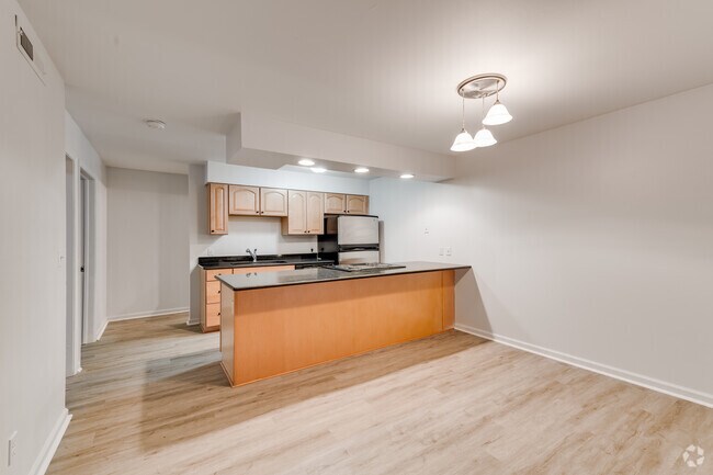 Kendall Off Main, Kalamazoo, MI 49006 - photo 3