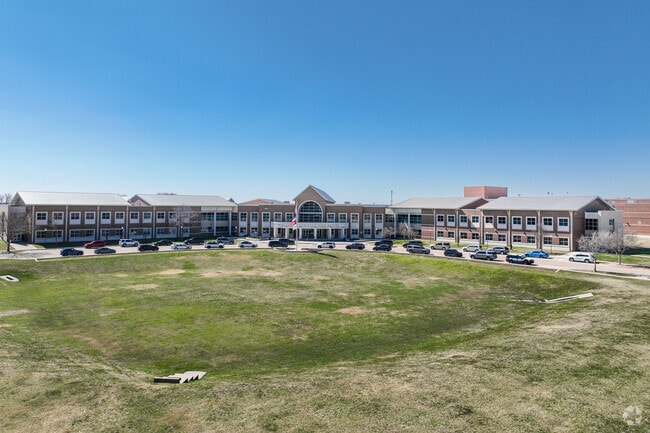 GreatSchools gives Midlothian Heritage High School a 18:1 student-to-teacher ratio.