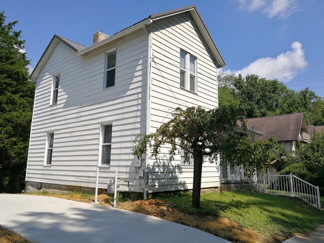 35 Walker St, Athens, OH 45701 - photo 2