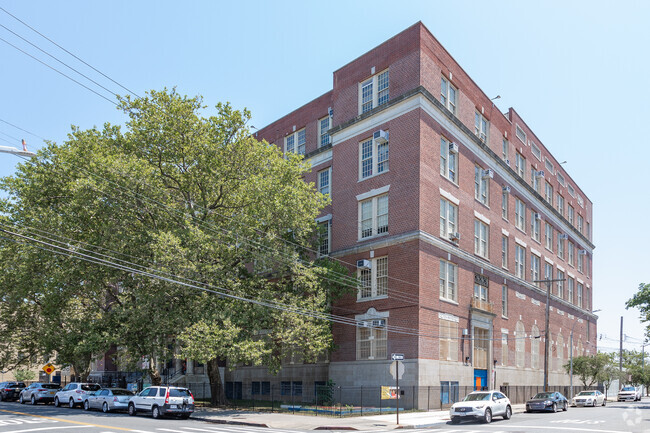 PS 202 is a district school located in Brooklyn, NY.