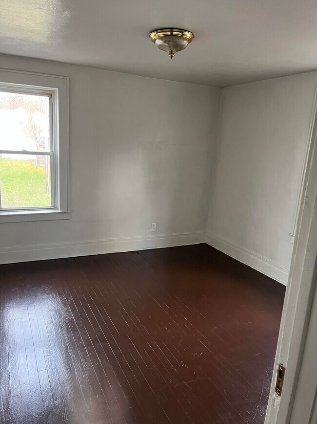 711 S Bay Rd, Syracuse, NY 13212 - photo 2