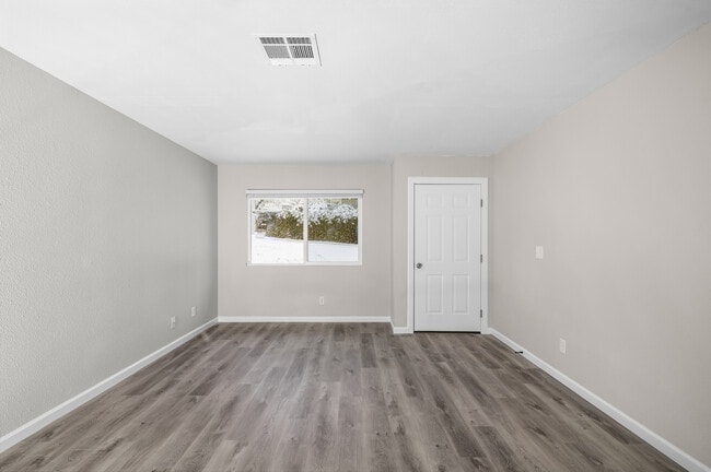 2104 Rosamond Ave unit 3, Shasta Lake, CA 96019 - photo 2