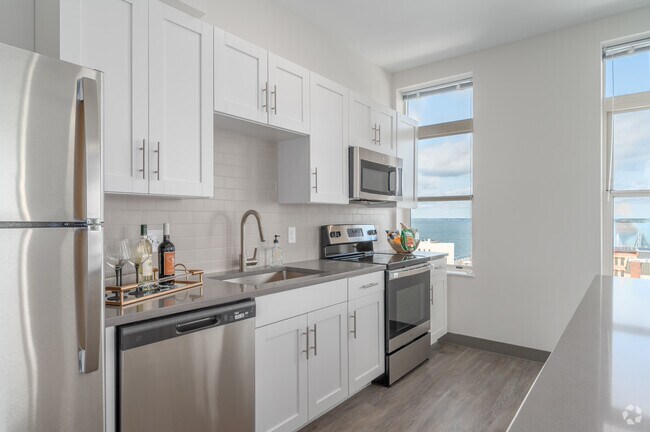 Sturgeon Bay - 1 BD, 1 BA - 1000SF - Kitchen