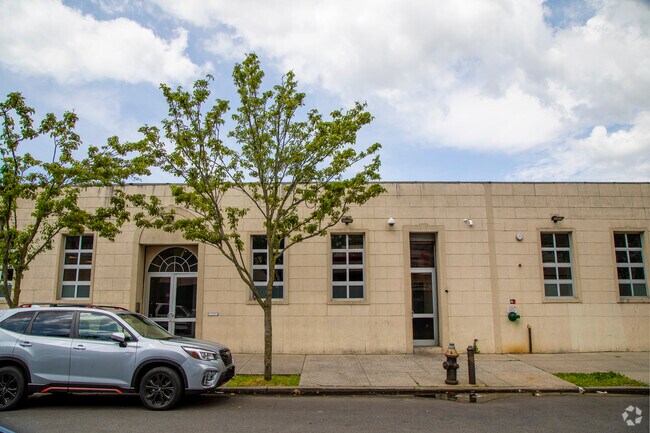 Welcome to Yeshiva Birchas Shmuel
Private Middle & High School in 
Midwood, Brooklyn NY.