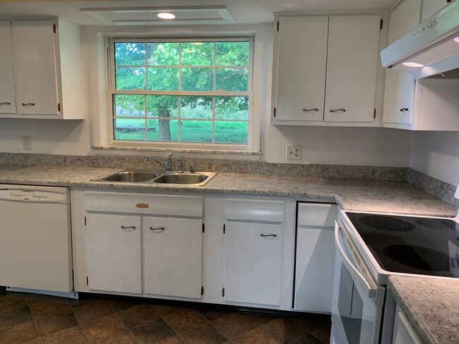 2900 Newtown Pike unit A, Lexington, KY 40511 - photo 7