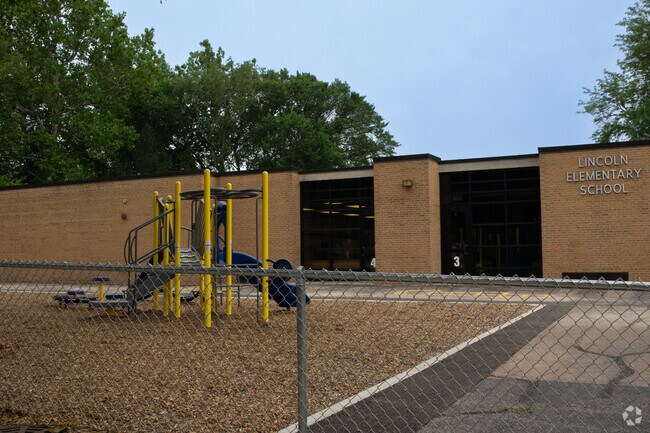 Lincoln Elementary School building in Southeast Wheaton.