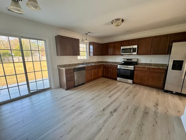 318 Murphy Dr, Jacksonville, NC 28540 - photo 4