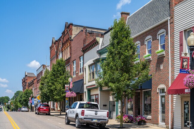 Several businesses and shops line the Barnesville downtown streets.