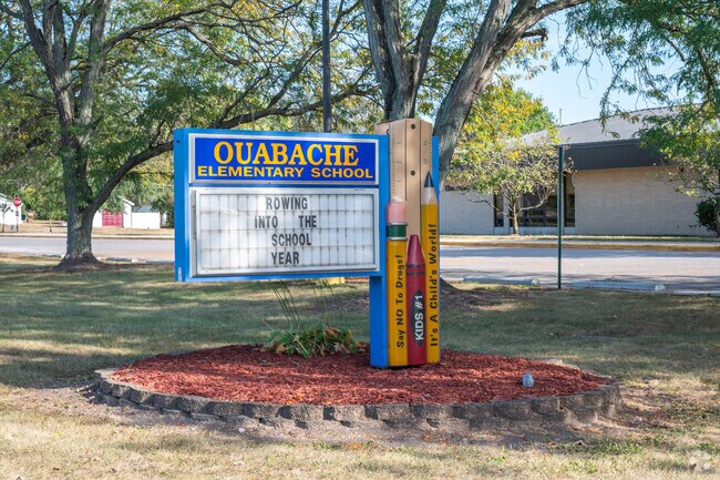 Ouabache Elementary School has a 15 to 1 student teacher ratio.