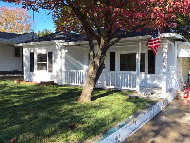 1010 Austin Ave, Lawrenceville, IL 62439 - photo 3