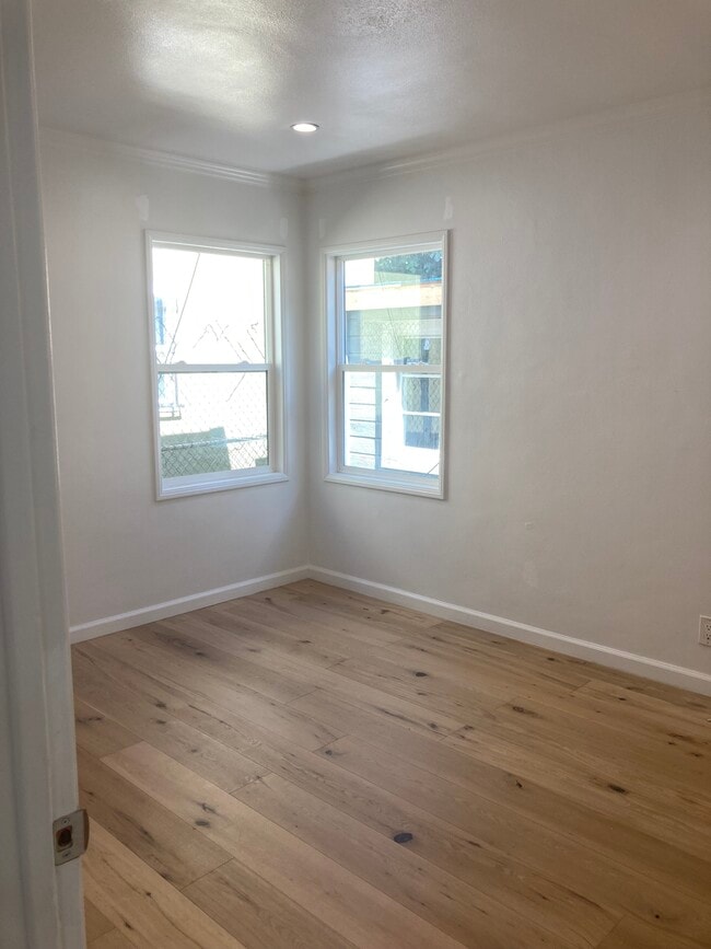 10847 Hesby St, North Hollywood, CA 91601 - photo 3