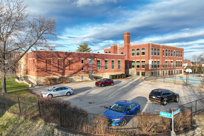 Spring Hill Elementary School has 115 students.