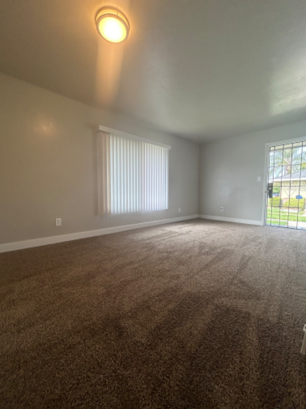 3327 E Clinton Ave Unit 3327, Fresno, CA 93703