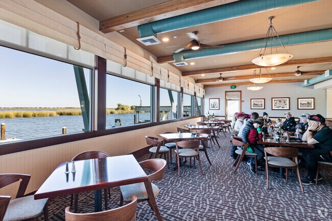 Sugar Barge Waterfront Bar & Grill offers waterfront views in Bethel Island