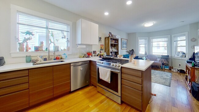 165 Boylston St unit 1, Jamaica Plain, MA 02130 - photo 4