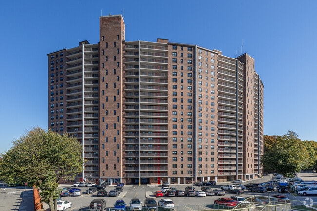 Forest View Crescent is a 20-story cooperative and is the only high-rise in Glendale.