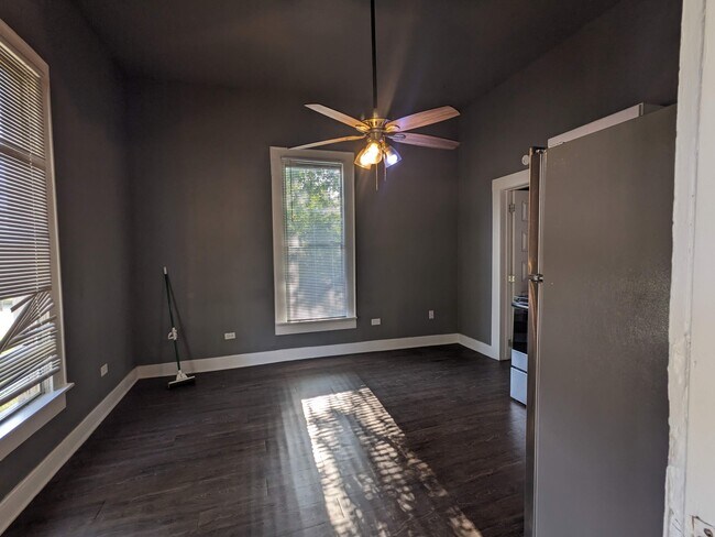 225 W Monterey St unit B, Denison, TX 75020 - photo 3