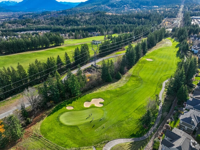 The Snoqualmie Golf Club was designed by Jack Nicklaus in 1999 near Snoqualmie Ridge.