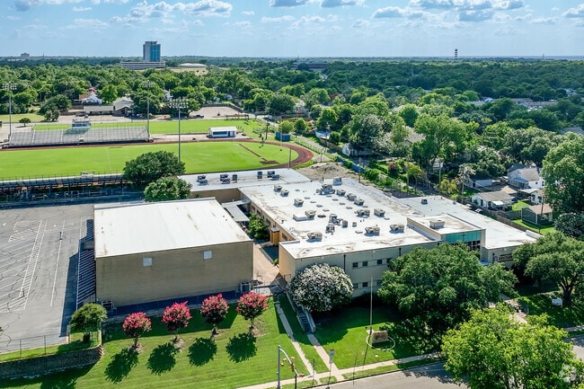 GreatSchools reviews give Bishop Louis Reicher Catholic School a 5-star rating.