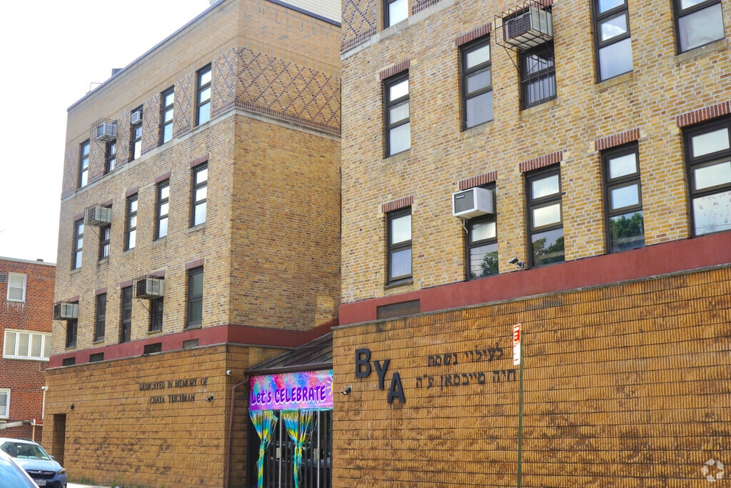 Front of Ateres Bais Yaakov Academy Of Rockland in Spring Valley, New Hempstead NY