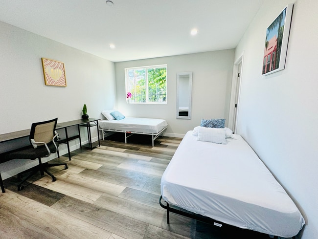 1301 N Kingsley Dr unit 1, Los Angeles, CA 90027 - photo 2