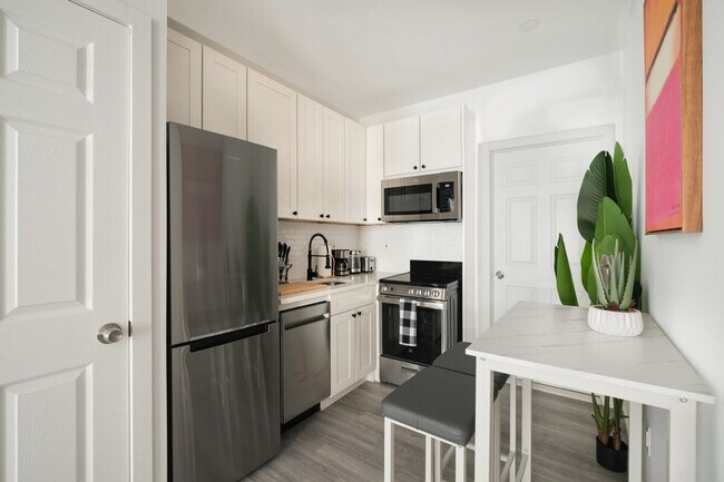 242 E 75th St unit FL2-ID1022037P, New York, NY 10021 - photo 5
