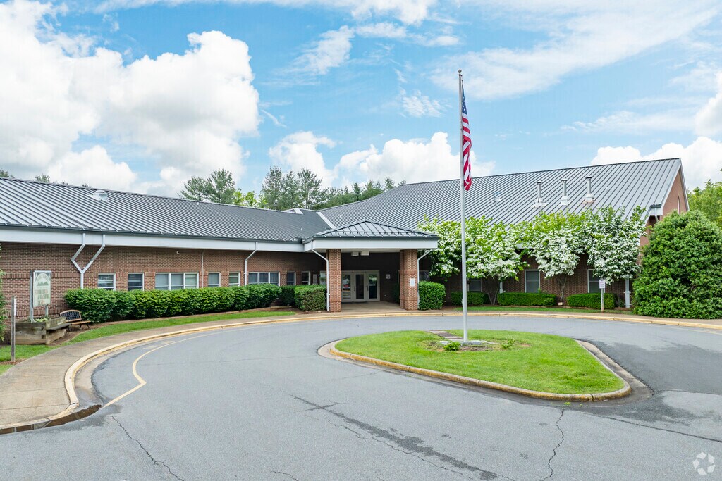 Mabel Elementary School offers a student-teacher ratio of 14:1 for personalized learning experiences.