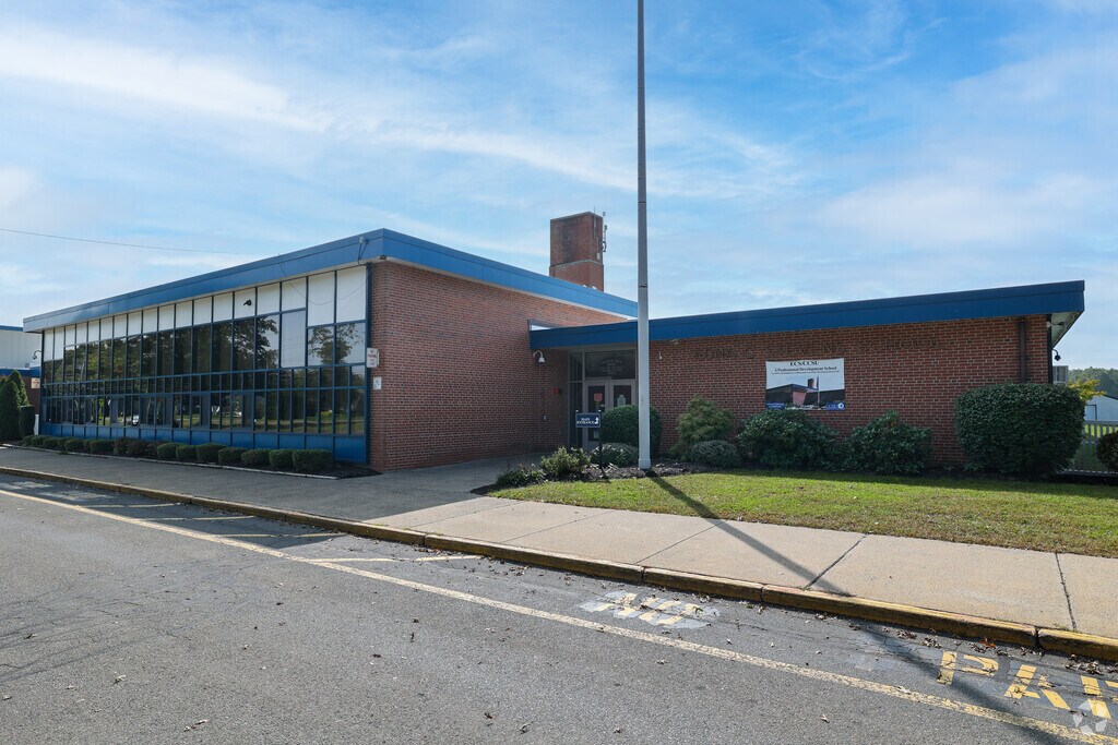 Edna C. Stevens School has 478 students in grades PK, K-2.