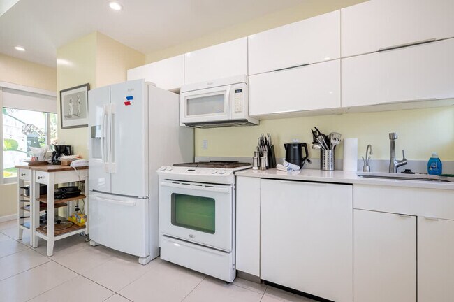 316 Oregon St unit ID1312652P, Hollywood, FL 33019 - photo 4