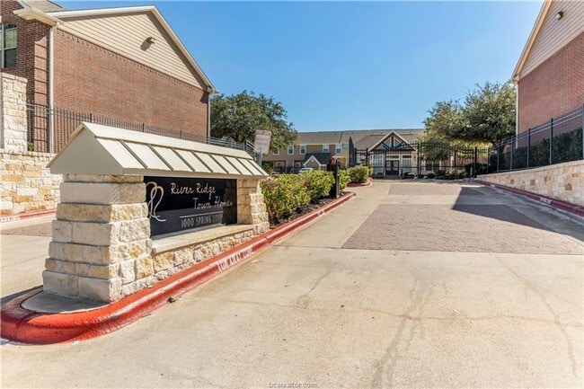 1000 Spring Loop, College Station, TX 77840 - photo 2