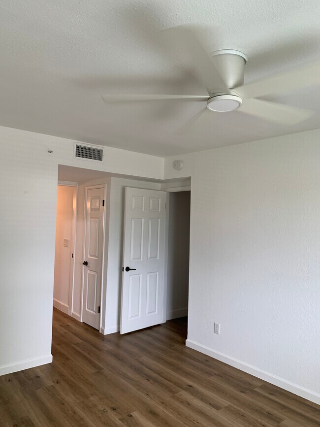 4554 E Paradise Village Pkwy N unit 203, Phoenix, AZ 85032 - photo 5