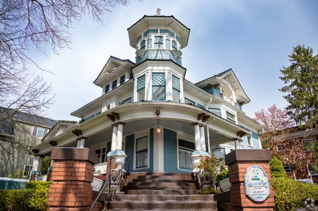 The Lion and Rose B&B occupies a charming Queen Anne home on 15th Avenue.