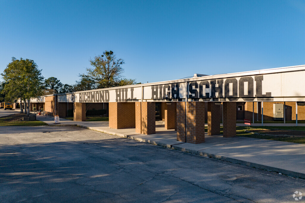 Richmond Hill High School is a Public High School in Richmond Hill, GA.