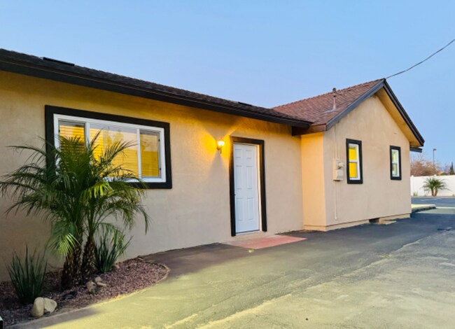 7893 Sierra Ave unit B, Fontana, CA 92336 - photo 4