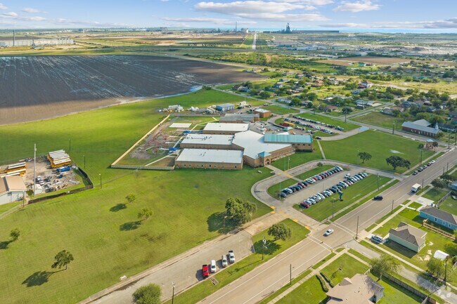 Austin Elementary School serves students in grades PK-5.