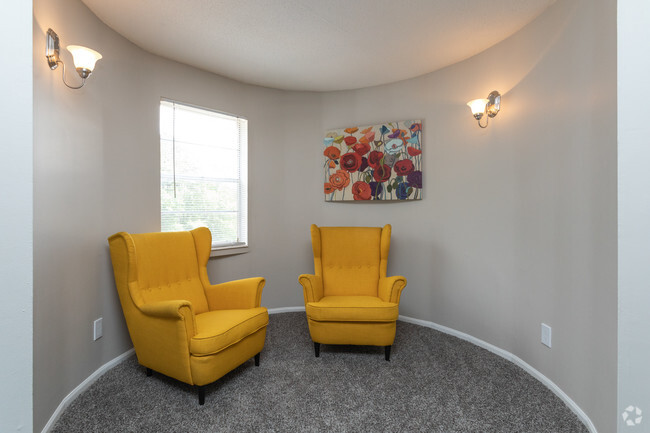 1BR, 1BA - 815SF