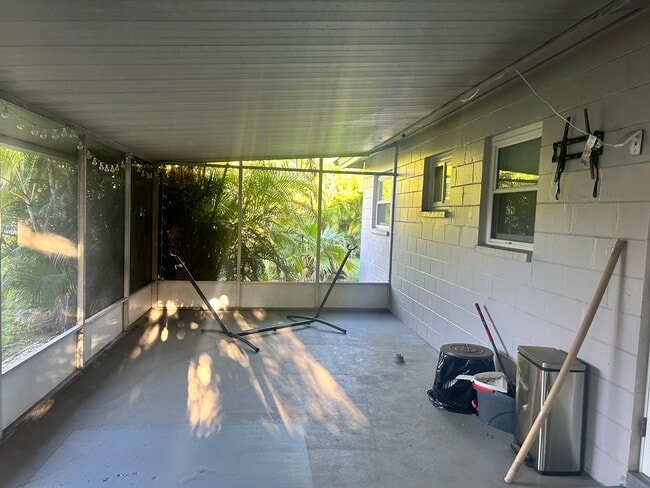 501 Firefly Ln, Apollo Beach, FL 33572 - photo 2