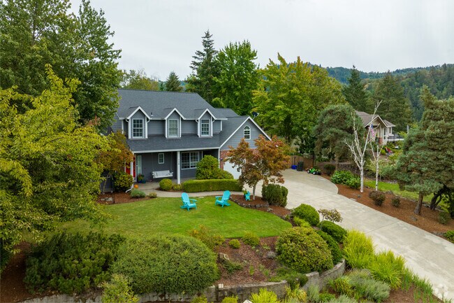 Fair Oaks homes are ideal for families, offering modern features and close-knit community charm.